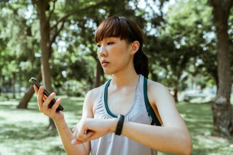 Top 6 Fitness Apps Every Woman Should Have on Their Phone